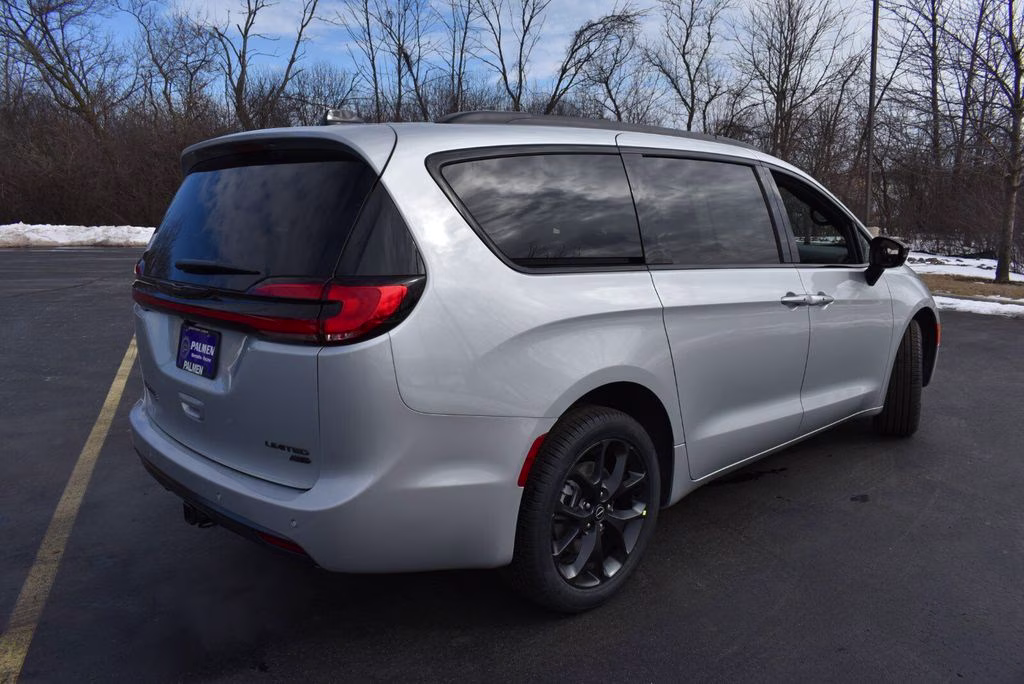 2026 Silver Mist Clearcoat Chrysler Pacifica Limited AWD Van