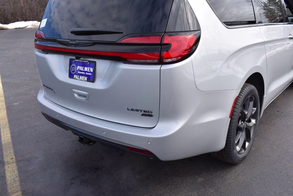 2026 Silver Mist Clearcoat Chrysler Pacifica Limited AWD Van