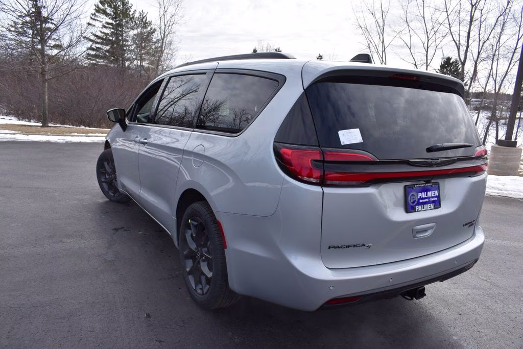 2026 Silver Mist Clearcoat Chrysler Pacifica Limited AWD Van