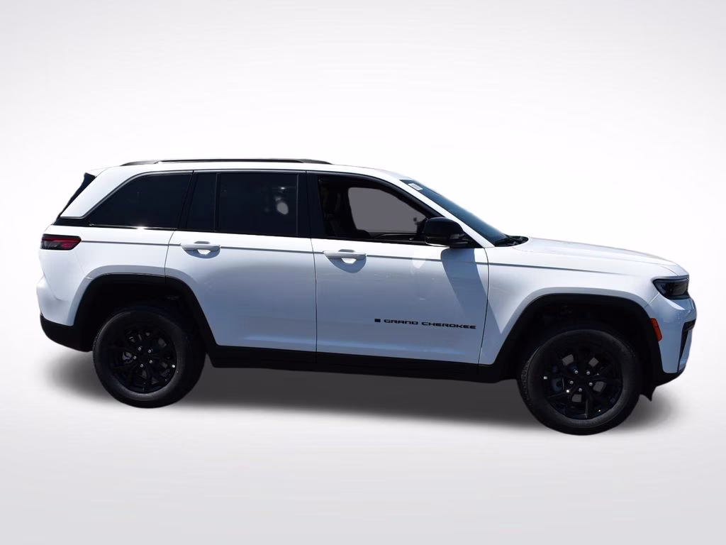 2026 Bright White Clearcoat Jeep Grand Cherokee Altitude 4X4 SUV