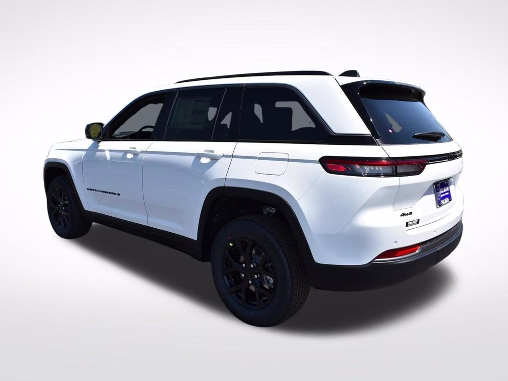 2026 Bright White Clearcoat Jeep Grand Cherokee Altitude 4X4 SUV