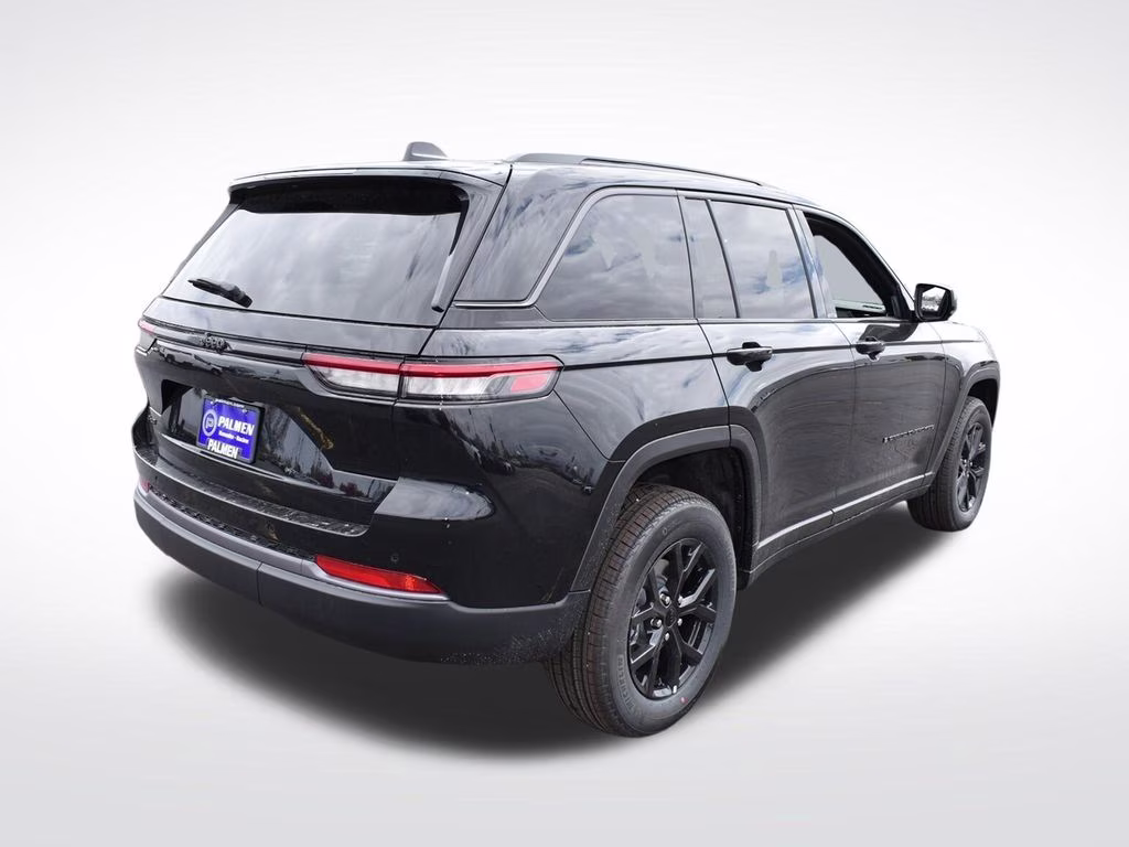 2026 Diamond Black Crystal Pearlcoat Jeep Grand Cherokee Laredo Altitude 4X4 SUV