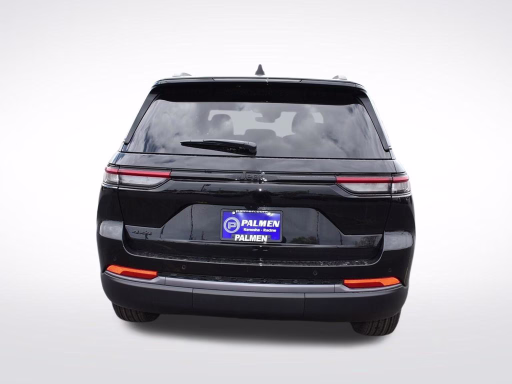2026 Diamond Black Crystal Pearlcoat Jeep Grand Cherokee Laredo Altitude 4X4 SUV