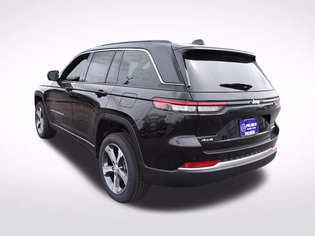 2026 Diamond Black Crystal Pearlcoat Jeep Grand Cherokee Limited 4X4 SUV