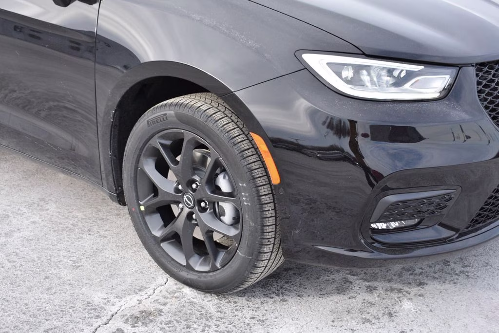 2026 Diamond Black Crystal Pearlcoat Chrysler Pacifica Select AWD Van