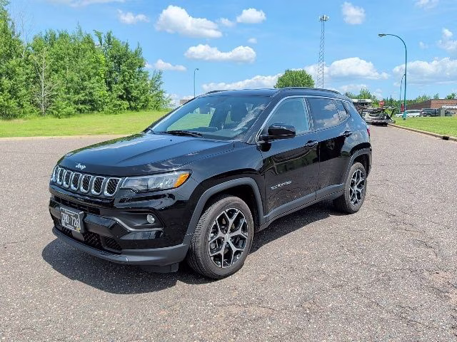 2024 Diamond Black Crystal Pearlcoat Jeep Compass Latitude 4X4 SUV