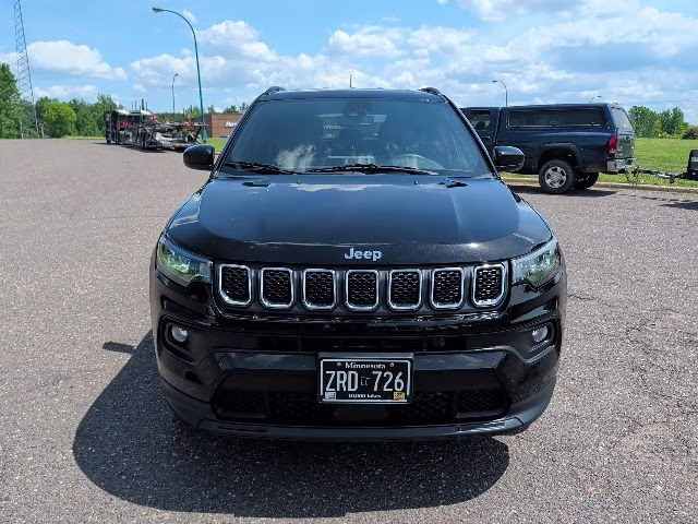 2024 Diamond Black Crystal Pearlcoat Jeep Compass Latitude 4X4 SUV