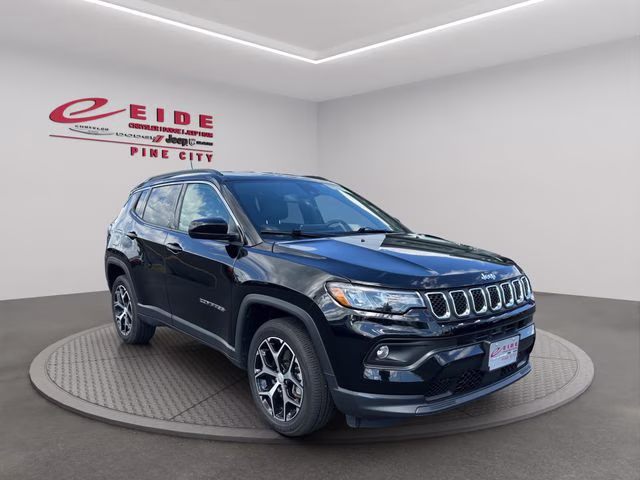 2024 Diamond Black Crystal Pearlcoat Jeep Compass Latitude 4X4 SUV