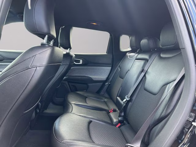 2024 Diamond Black Crystal Pearlcoat Jeep Compass Latitude 4X4 SUV