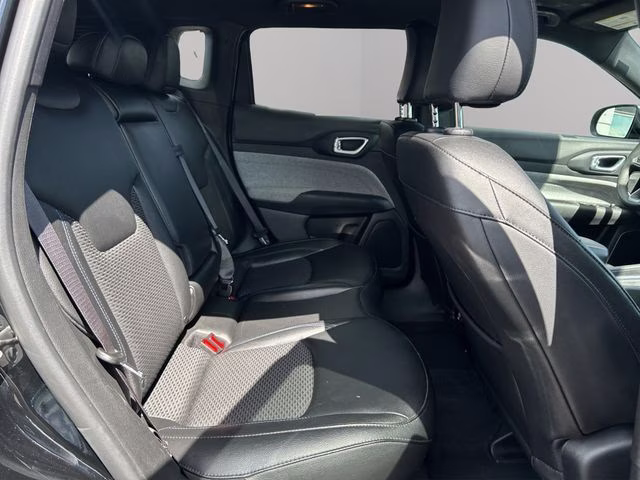 2024 Diamond Black Crystal Pearlcoat Jeep Compass Latitude 4X4 SUV