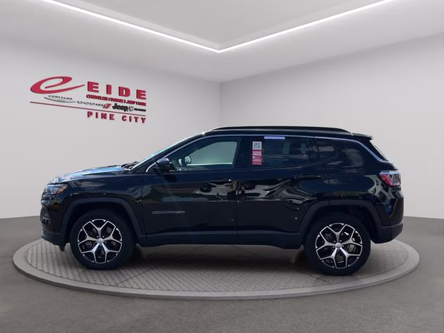 2024 Diamond Black Crystal Pearlcoat Jeep Compass Latitude 4X4 SUV
