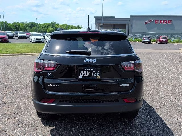 2024 Diamond Black Crystal Pearlcoat Jeep Compass Latitude 4X4 SUV