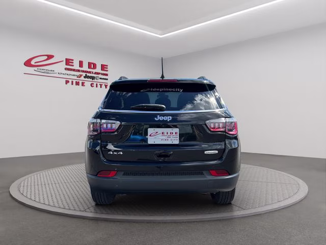 2024 Diamond Black Crystal Pearlcoat Jeep Compass Latitude 4X4 SUV