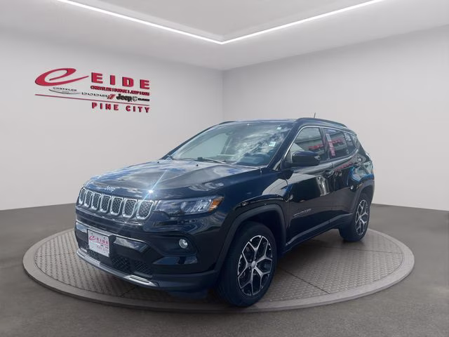 2024 Diamond Black Crystal Pearlcoat Jeep Compass Latitude 4X4 SUV