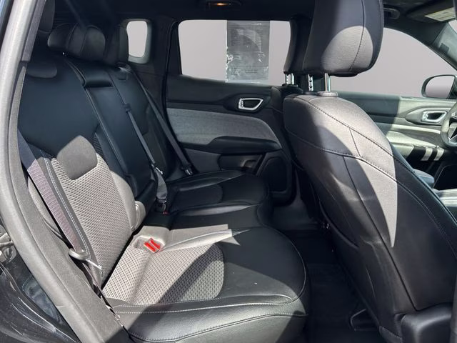 2024 Diamond Black Crystal Pearlcoat Jeep Compass Latitude 4X4 SUV