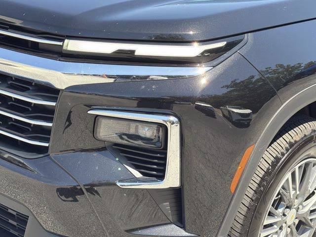 2026 Mosaic Black Metallic Chevrolet Traverse LT FWD SUV