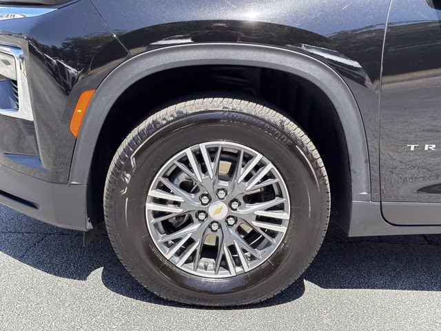2026 Mosaic Black Metallic Chevrolet Traverse LT FWD SUV