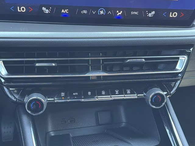 2026 Mosaic Black Metallic Chevrolet Traverse LT FWD SUV