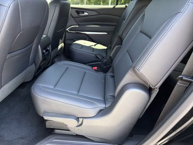 2026 Mosaic Black Metallic Chevrolet Traverse LT FWD SUV