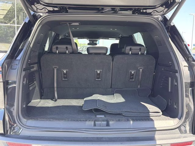 2026 Mosaic Black Metallic Chevrolet Traverse LT FWD SUV