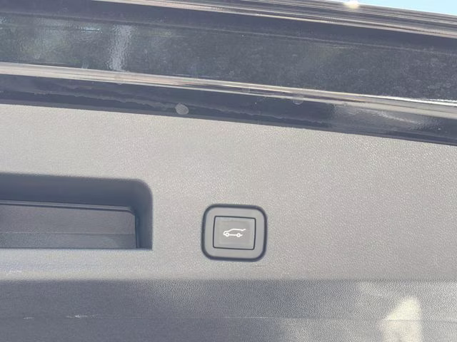 2026 Mosaic Black Metallic Chevrolet Traverse LT FWD SUV