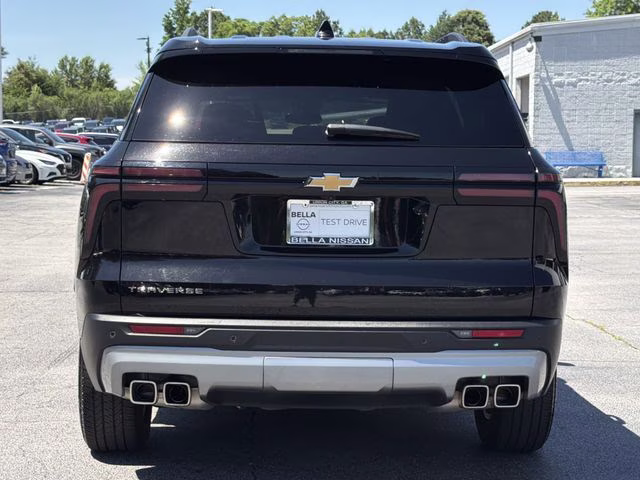 2026 Mosaic Black Metallic Chevrolet Traverse LT FWD SUV