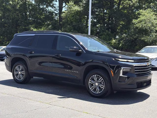 2026 Mosaic Black Metallic Chevrolet Traverse LT FWD SUV