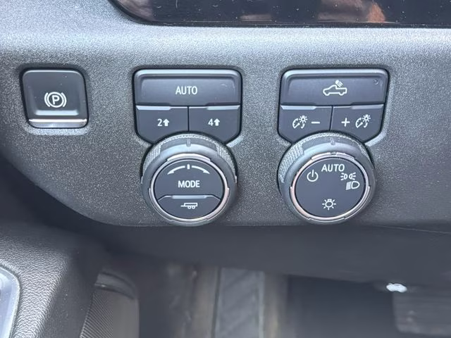 2025 Sterling Gray Metallic Chevrolet Silverado 1500 LT 4X4 Truck