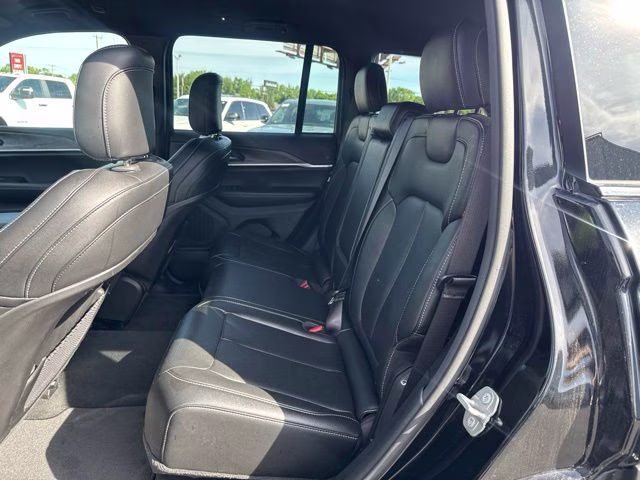 2024 Diamond Black Crystal Pearlcoat Jeep Grand Cherokee Limited 4X4 SUV