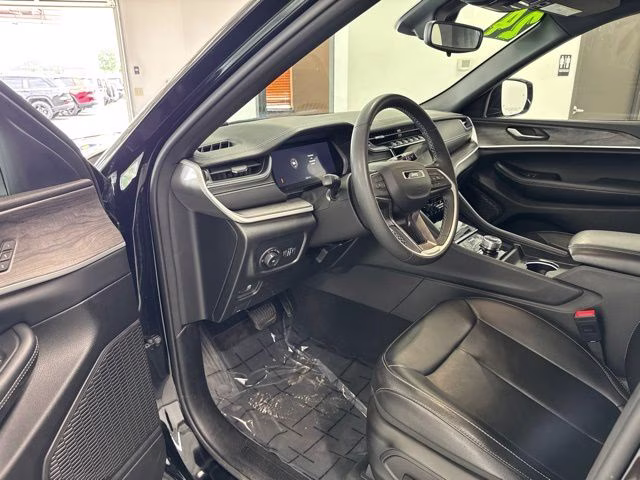 2024 Diamond Black Crystal Pearlcoat Jeep Grand Cherokee Limited 4X4 SUV