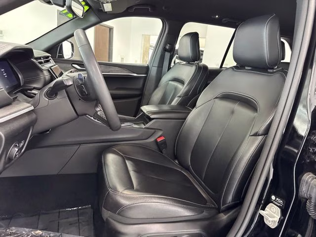 2024 Diamond Black Crystal Pearlcoat Jeep Grand Cherokee Limited 4X4 SUV