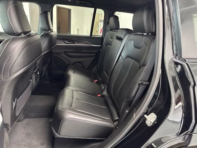 2024 Diamond Black Crystal Pearlcoat Jeep Grand Cherokee Limited 4X4 SUV