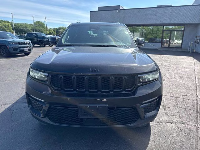 2024 Diamond Black Crystal Pearlcoat Jeep Grand Cherokee Limited 4X4 SUV