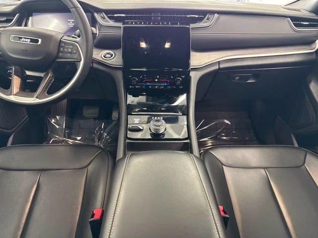 2024 Diamond Black Crystal Pearlcoat Jeep Grand Cherokee Limited 4X4 SUV