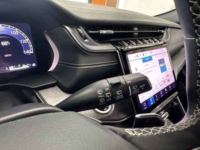 2024 Diamond Black Crystal Pearlcoat Jeep Grand Cherokee Limited 4X4 SUV