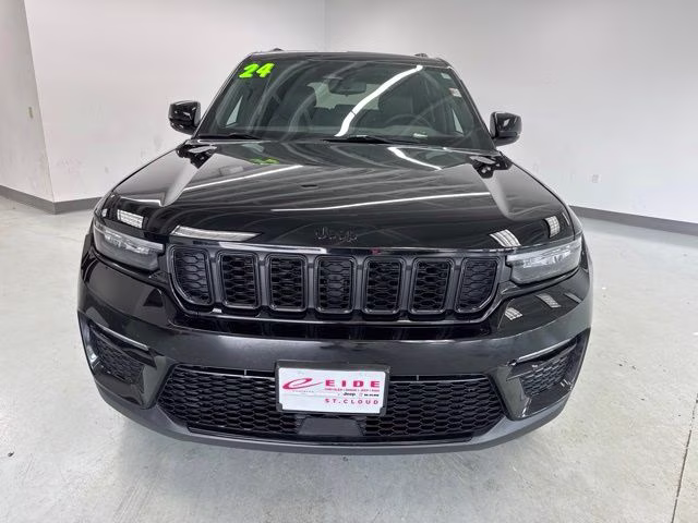 2024 Diamond Black Crystal Pearlcoat Jeep Grand Cherokee Limited 4X4 SUV