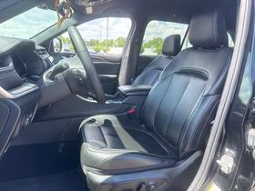 2024 Diamond Black Crystal Pearlcoat Jeep Grand Cherokee Limited 4X4 SUV