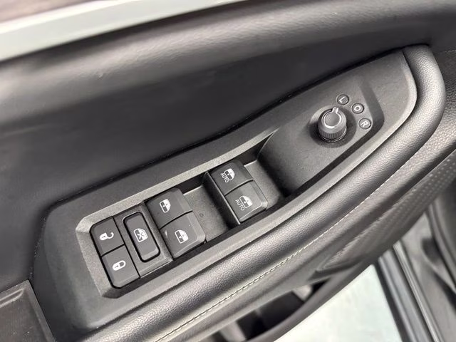 2024 Diamond Black Crystal Pearlcoat Jeep Grand Cherokee Limited 4X4 SUV