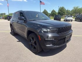 2024 Diamond Black Crystal Pearlcoat Jeep Grand Cherokee Limited 4X4 SUV