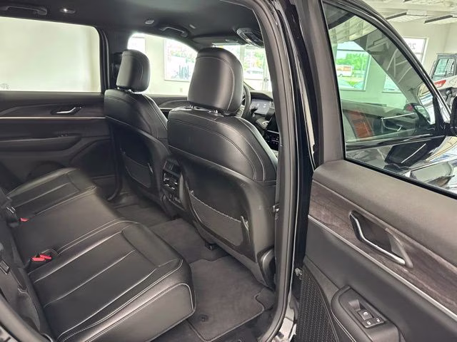 2024 Diamond Black Crystal Pearlcoat Jeep Grand Cherokee Limited 4X4 SUV