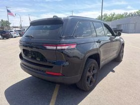 2024 Diamond Black Crystal Pearlcoat Jeep Grand Cherokee Limited 4X4 SUV