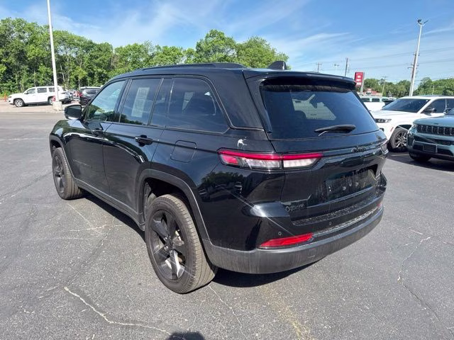 2024 Diamond Black Crystal Pearlcoat Jeep Grand Cherokee Limited 4X4 SUV