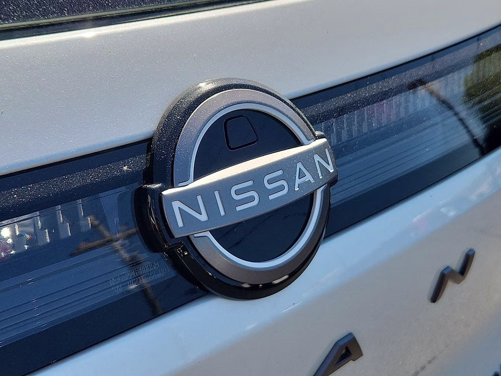 2026 Everest White Pearl/Black Nissan Murano Platinum AWD SUV