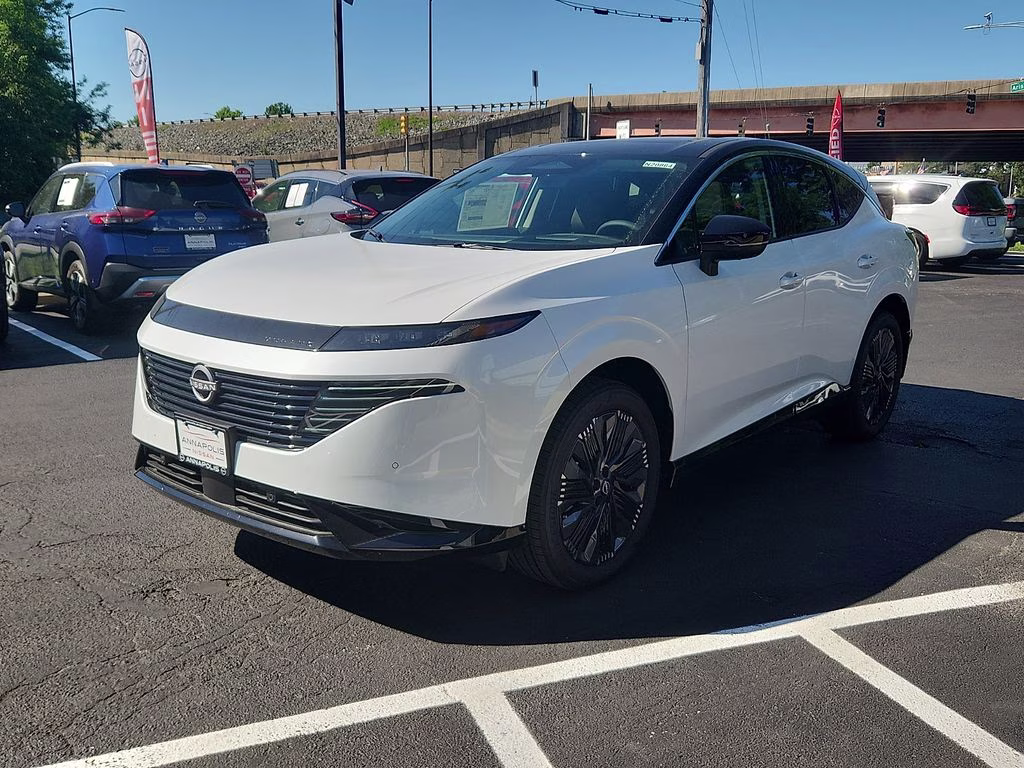 2026 Everest White Pearl/Black Nissan Murano Platinum AWD SUV