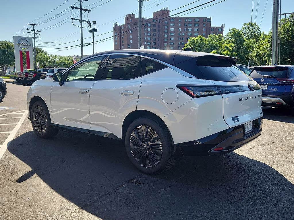 2026 Everest White Pearl/Black Nissan Murano Platinum AWD SUV