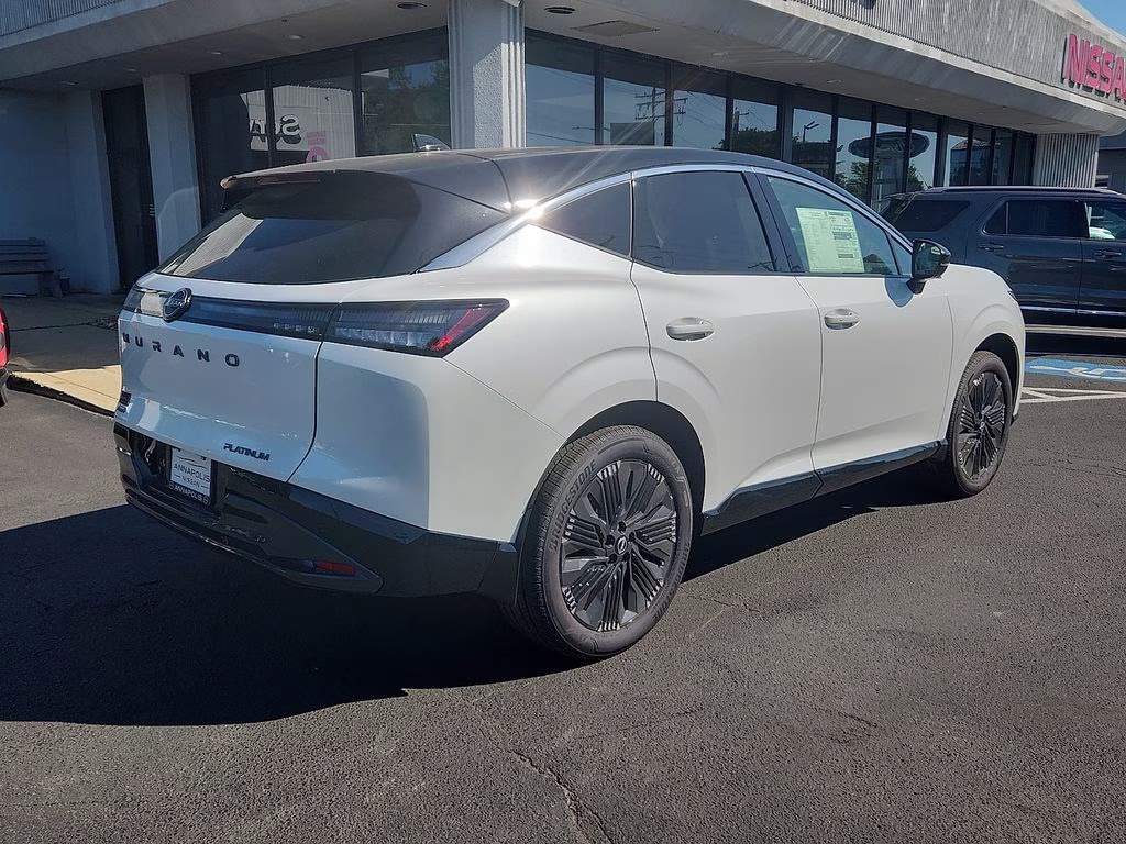 2026 Everest White Pearl/Black Nissan Murano Platinum AWD SUV