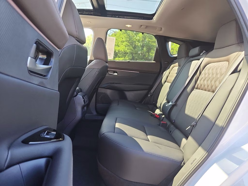2026 Everest White Pearl/Black Nissan Murano Platinum AWD SUV