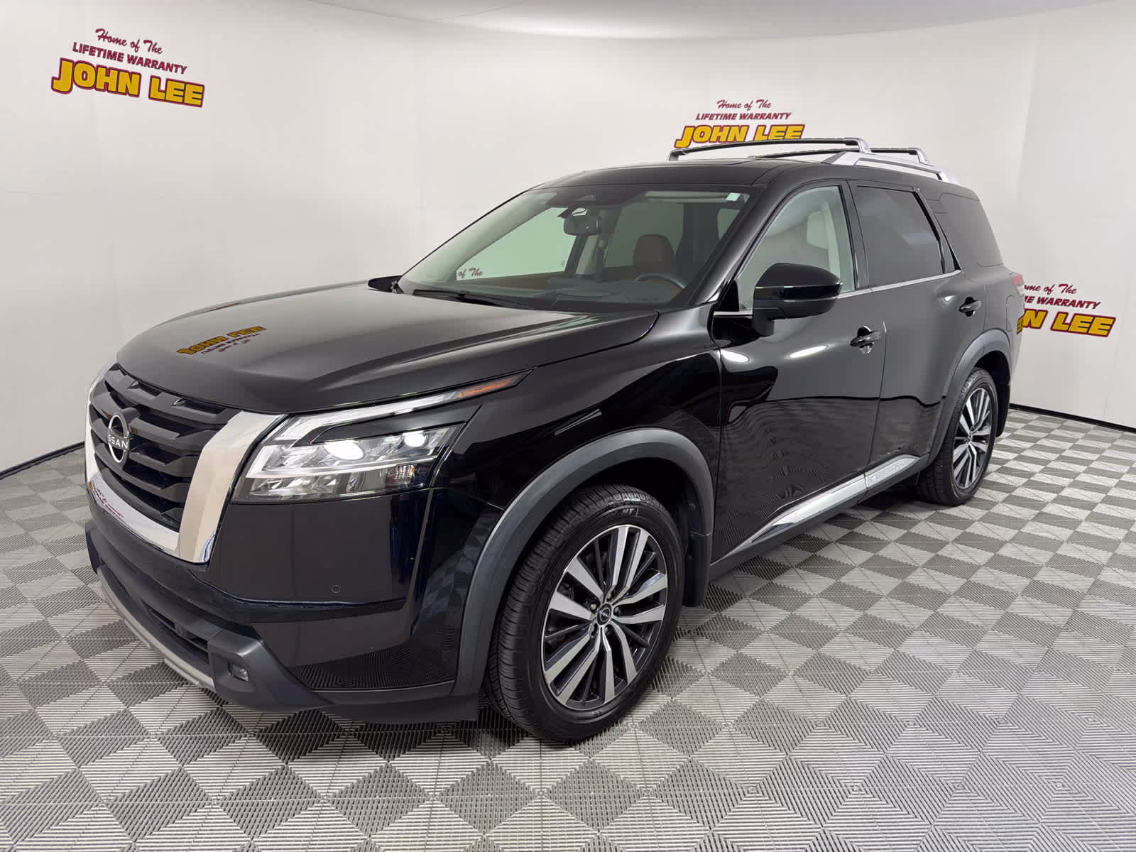 2022 Super Black Nissan Pathfinder Platinum 4X4 SUV