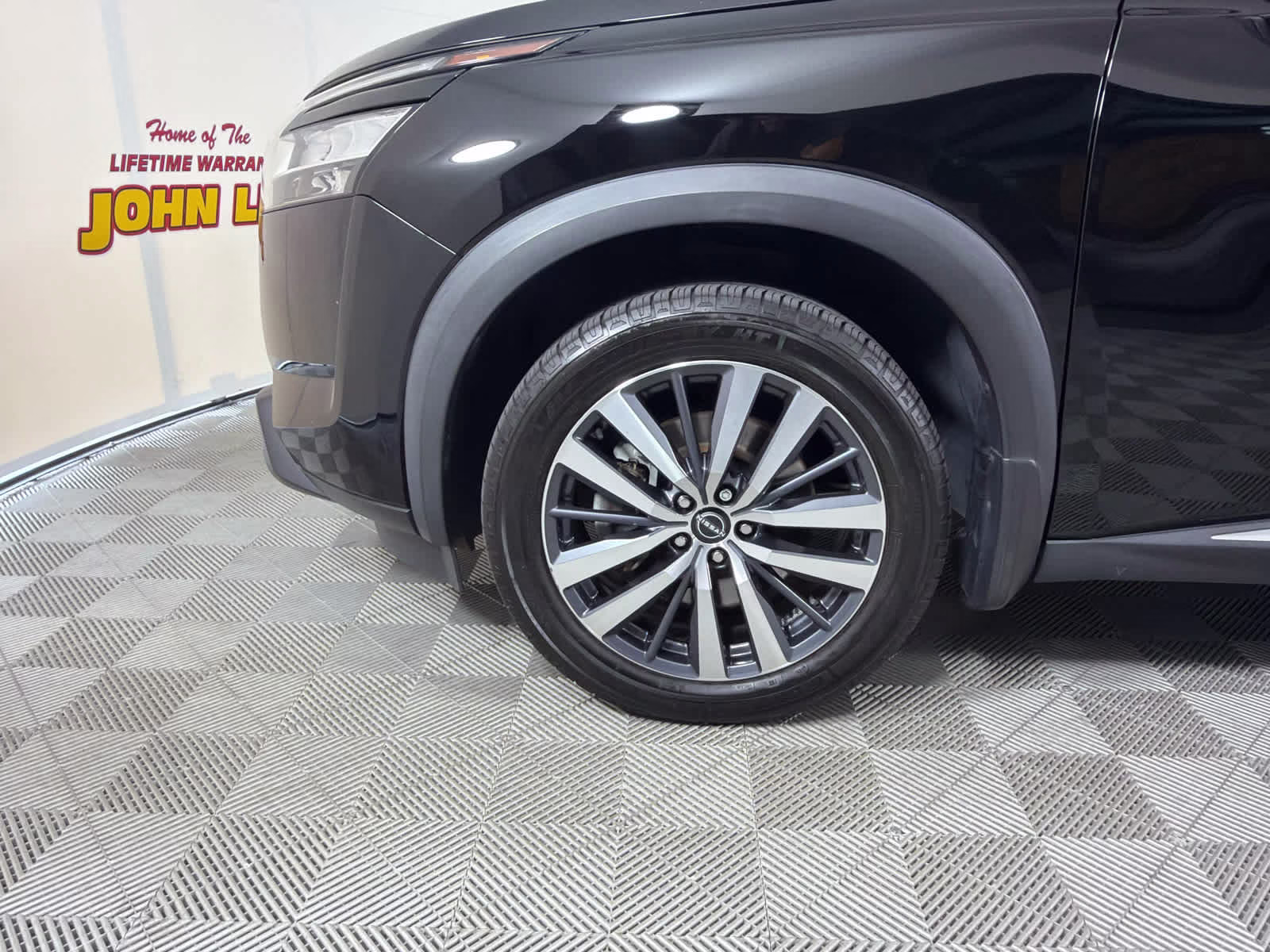 2022 Super Black Nissan Pathfinder Platinum 4X4 SUV