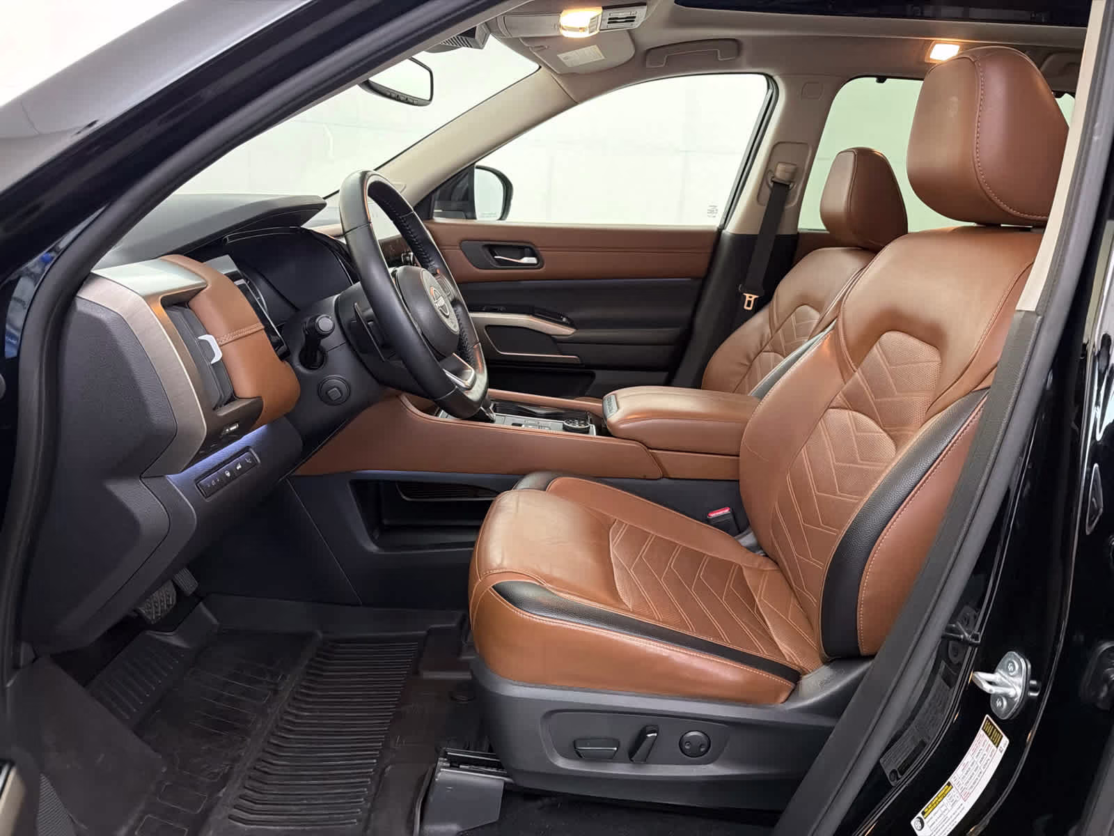 2022 Super Black Nissan Pathfinder Platinum 4X4 SUV